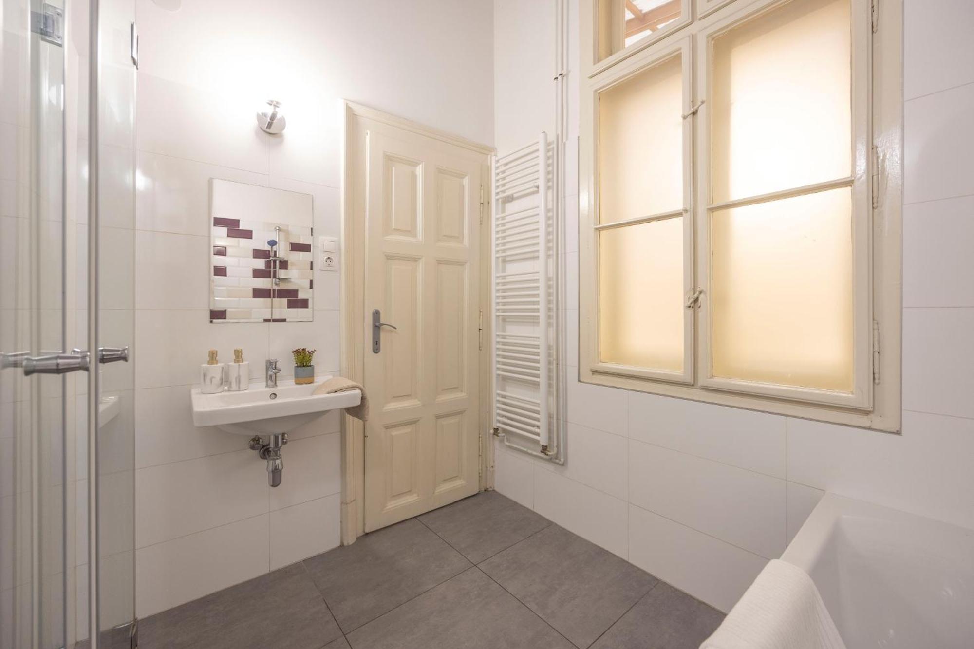 Cozy & Nostalgic Budapest Style Apartment In The Center エクステリア 写真